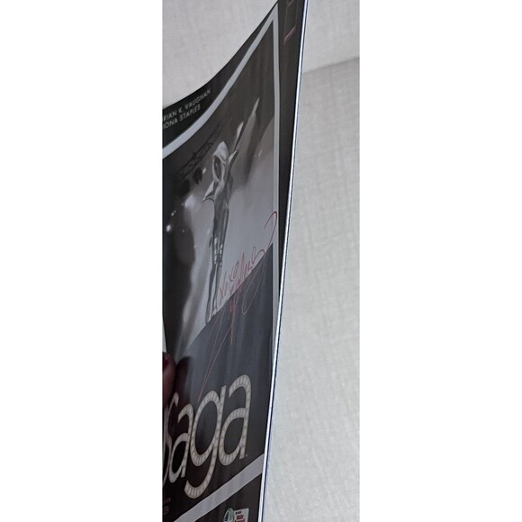 Saga Chapter 19 Diamond Retailer Summit Ed Variant SS Brian K. Vaughan Image - Picture 15 of 15